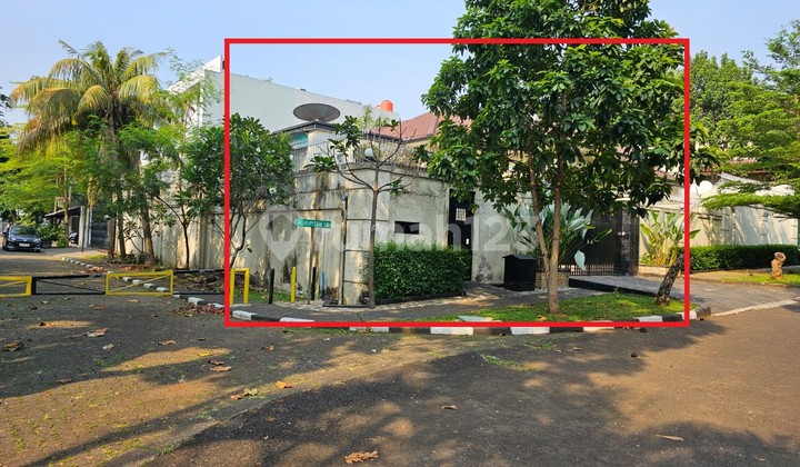 Elegant Hook Residence in Jupiter Raya, Ciputat, Tangerang 2