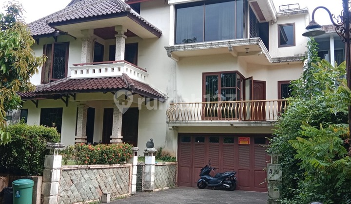 Strategic House in Lebak Bulus, Steps Away from MRT Station & Point Mall