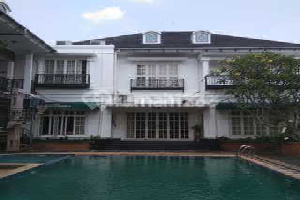 For Sale Luxury American Classic House + Private Pool in Cirendeu 2