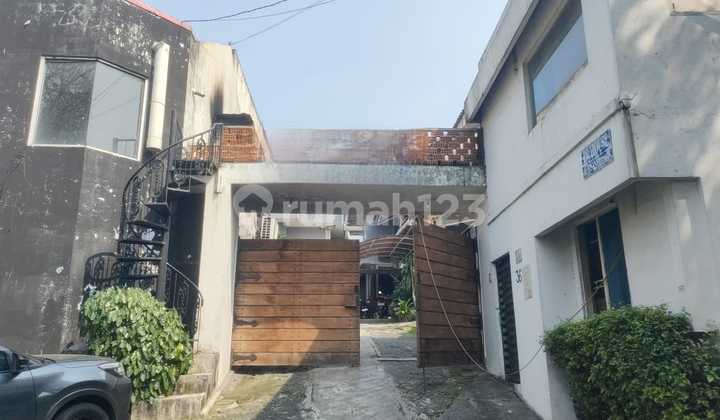 Profitable Investment! 18-Room Boarding House + Main House in Bintaro, South Jakarta Profitable Investment! 18-Room Boarding House + Main House in Bintaro, South Jakarta