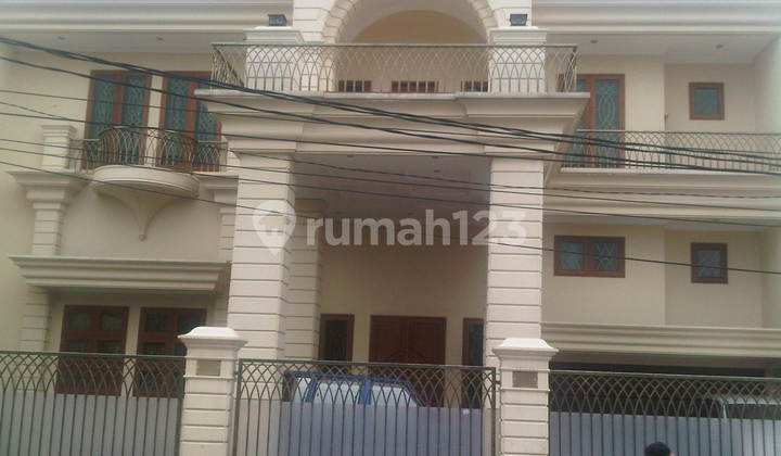 Rumah Strategis Akses Mudah ke Transjakarta dan Dekat Pintu Tol Rumah Strategis Akses Mudah ke Transjakarta dan Dekat Pintu Tol