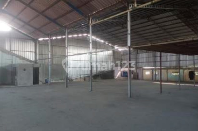 Busy Location in Periuk Small Industry Center, Tangerang Busy Location in Periuk Small Industry Center, Tangerang