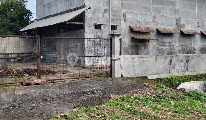 Warehouse Near New Gempol Toll Road Access for 40-Foot Containers Warehouse Near New Gempol Toll Road Access for 40-Foot Containers