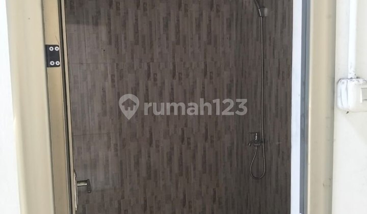 Ready-to-Use Warehouse on Raya Tropodo Waru Fer.a080