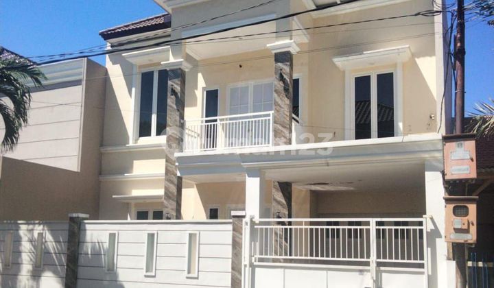 Affordable Ready-to-Occupy House in Gayungsari Fer.b049