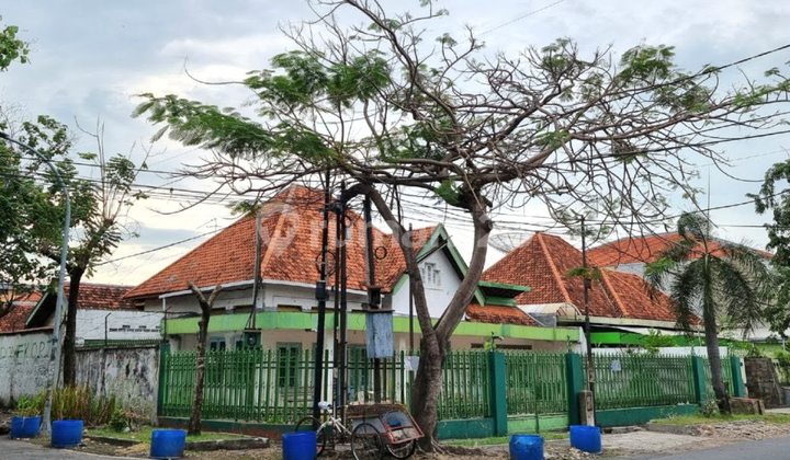 Super Strategic Hook House on Kalasan Street Surabaya