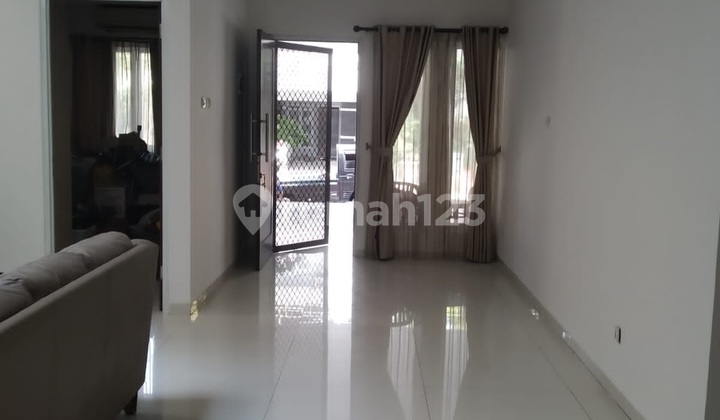 Full Furnished, 2 Lantai, Dekat Akses Tol, 2