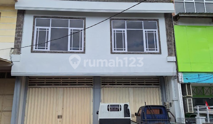 Ruko 3 Lantai Disewakan - Lokasi Strategis & Siap Pakai