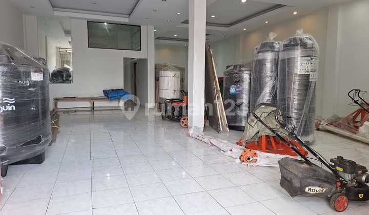 3-Storey Shophouse for Rent - Strategic Location & Ready for Use 2