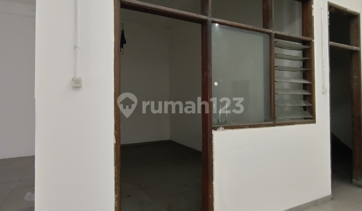For Sale Strategic 2-Story Shop House Building - South Kuta 2