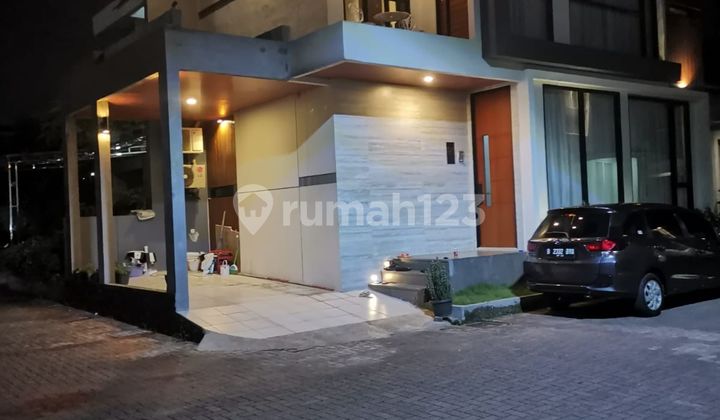 Minimalist Green Leaf House