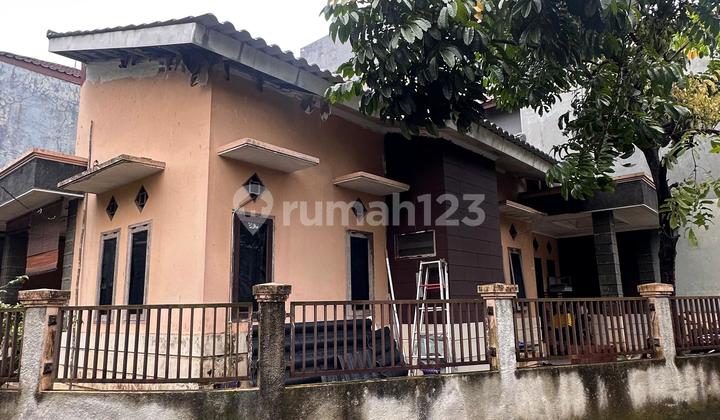 Dijual Rumah 1,5 Lantai, di Graha Raya Bintaro Lokasi Strategis
