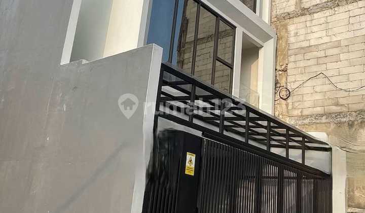 Dijual Cepat Rumah 3,5 Lantai di Parigi, Bintaro