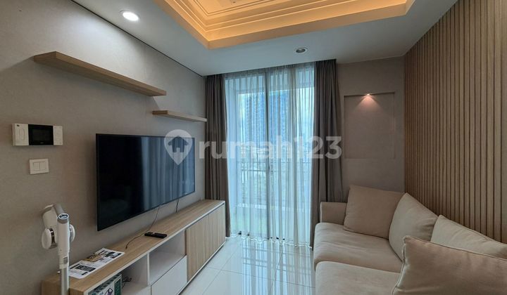 Apartemen Casagrande 2 BR, Strata, Bagus