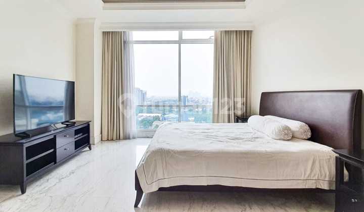 Apartemen Botanica 3 BR Bagus, Strata 2