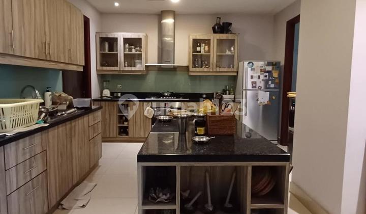 Pakubuwono Residence 3 BR Apartment, Strata 2