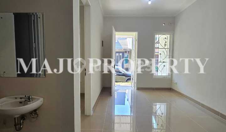 Rumah Jual Bagus 1,5 Lantai di Legenda Wisata, Bogor 2