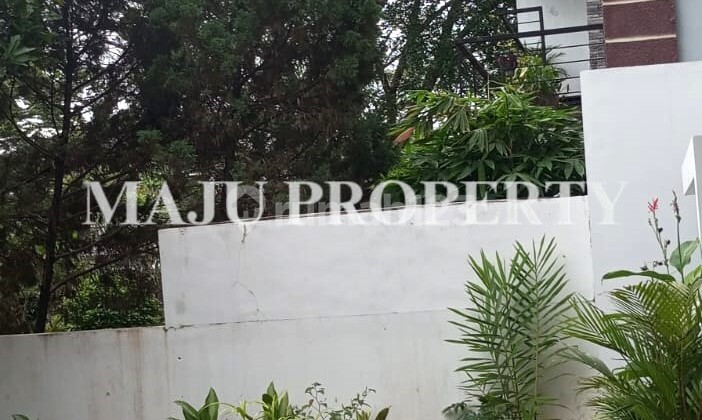 Rumah Bagus Semi Furnished di Legenda Wisata