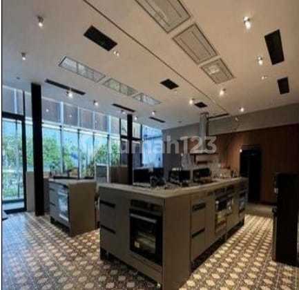 Di Jual Gedung Komersial di Slipi Jakarta Barat