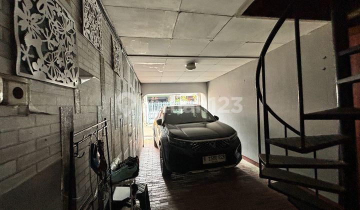 Old House for Sale in Bintaro, South Jakarta (Cd) Old House for Sale in Bintaro, South Jakarta (Cd)