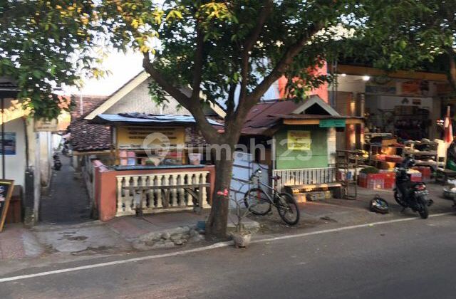 Rumah Bagus SHM Daerah Laksamana Muda Adi Sucipto Banyuwangi