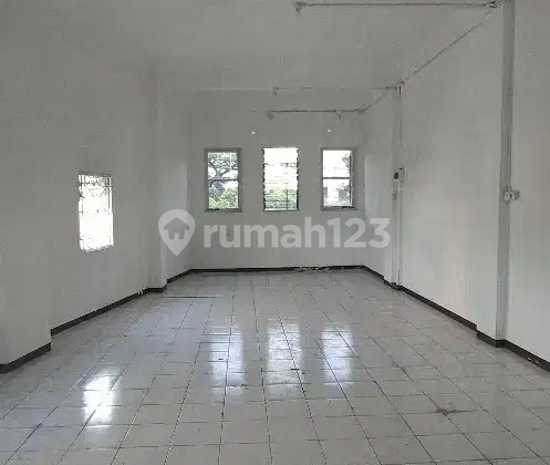 Renting a Shop in Panjang Jiwo Permai 2