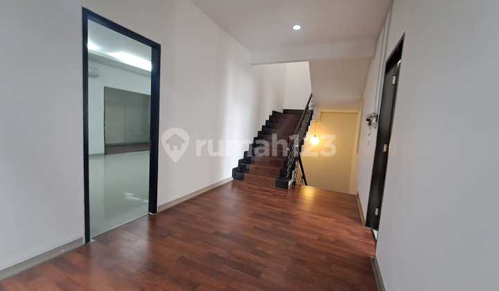 Rumah Cantik 3 Lantai di Cluster Sutera Onyx Alam Sutera, Tangerang Selatan 2