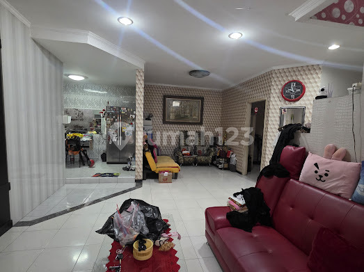 Rumah Hook 2 Lantai di Komp Metro Permata, Jakarta Barat Rumah Hook 2 Lantai di Komp Metro Permata, Jakarta Barat