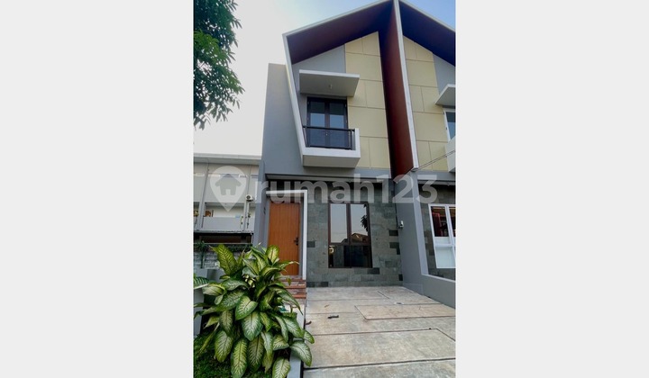 Beautiful House with New Kitchen Set in Kencana Ext BSD, South Tangerang