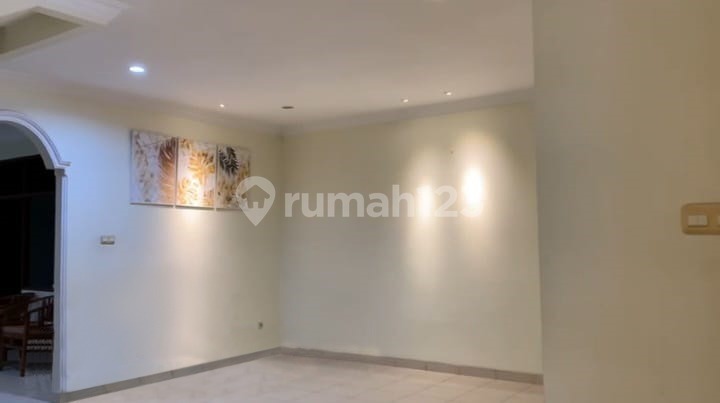 House with Garden Area in Sector 7A Gading Serpong, Tangerang 2