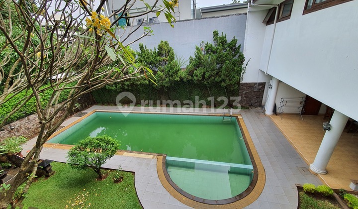 Rumah High Ceiling Nuansa Villa Dominasi Kayu di Teras Golf Bukit Golf BSD 2