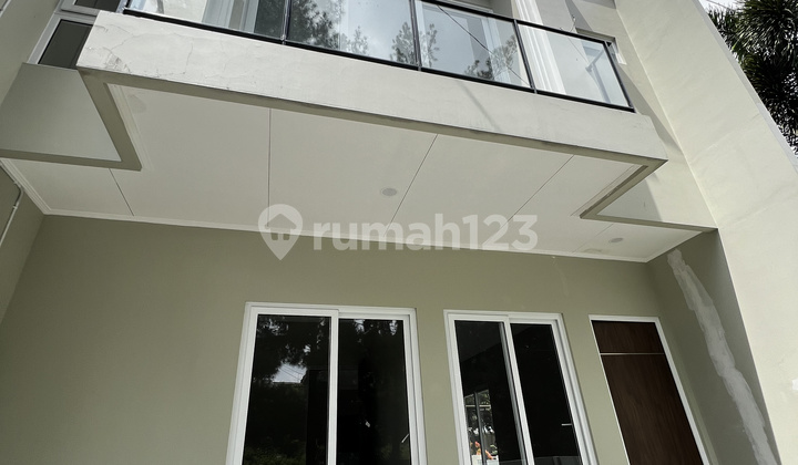 Beautiful 2-Story House in Melati Mas Serpong, South Tangerang Beautiful 2-Story House in Melati Mas Serpong, South Tangerang