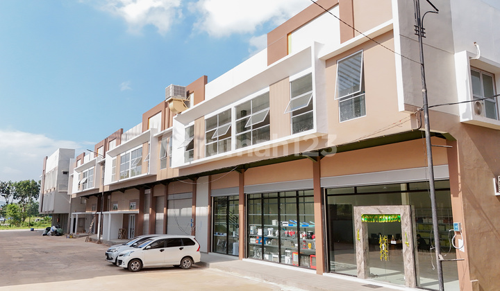 For Sale Jumbo Store 9 Meters Wide, Strategic Location in Batam