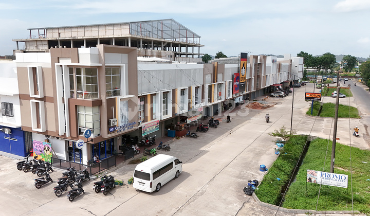 Strategic Shop House for Sale Facing the Road in the City Center