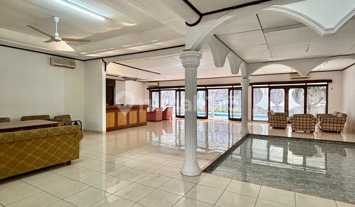 House Suitable for Office in Kemang 2