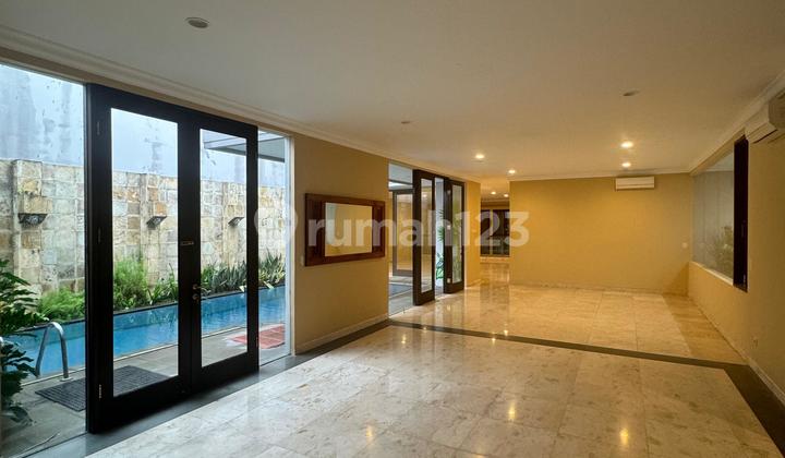 Nice House in Pondok Indah with Wide Road Access 2