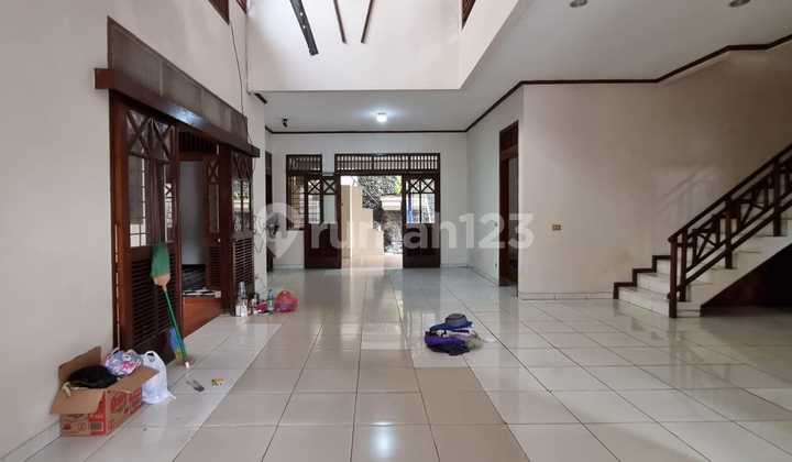 Rumah bisa untuk Kantor 3 Menit ke Halte Busway