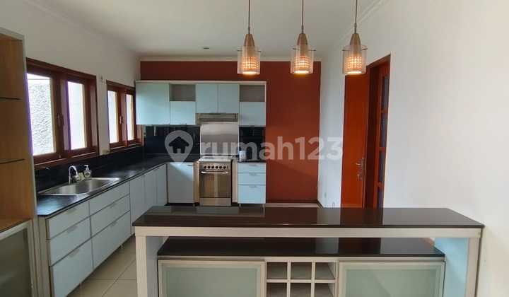 House in Kemang Suitable for Office with Wide Access 2