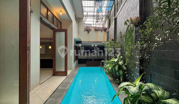 Nice House Ready to Occupied In Senopati There is a Swimming Pool Nice House Ready to Occupied In Senopati There is a Swimming Pool