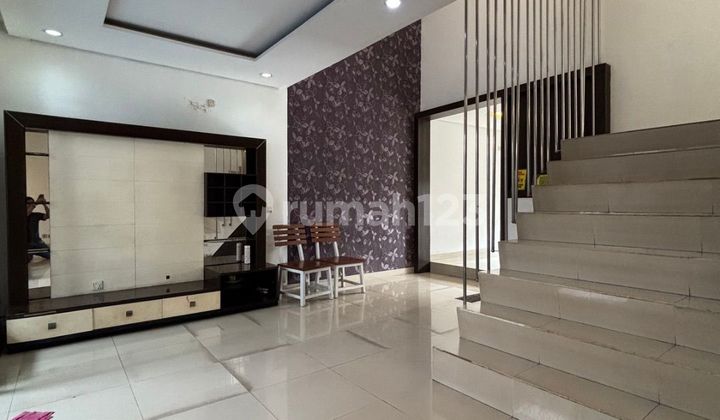 Rumah Modern Minimalist Selangkah ke Pintu Toll Andara