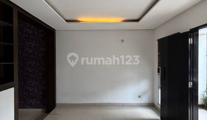 One Step to Andara Toll Gate House 2