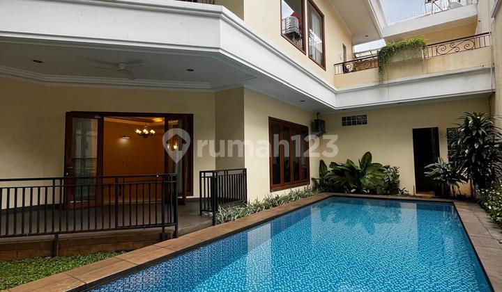 Rumah Mewah di Pondok Indah Siap Huni Akses Lebar Rumah Mewah di Pondok Indah Siap Huni Akses Lebar