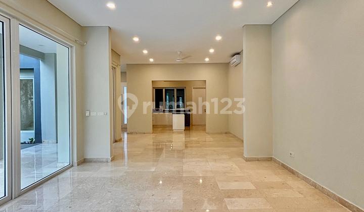 Luxury House in Kemang Strategic Location Near Supermarket 2