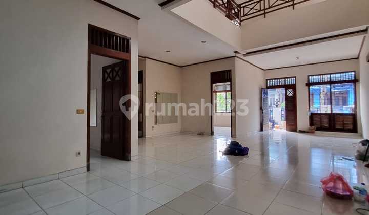 House suitable for Office, 3 Minutes to Busway Stop 2