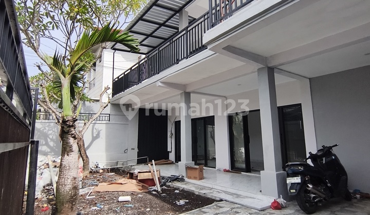 Siap Huni Rumah 2 Lantai di Kesambi Kerobokan