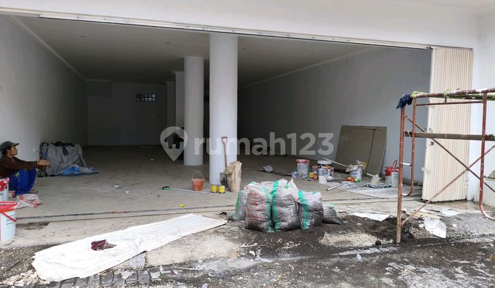 New 3-Story Strategic Shop House. Close to Main Road, Sesetan. New 3-Story Strategic Shop House. Close to Main Road, Sesetan.