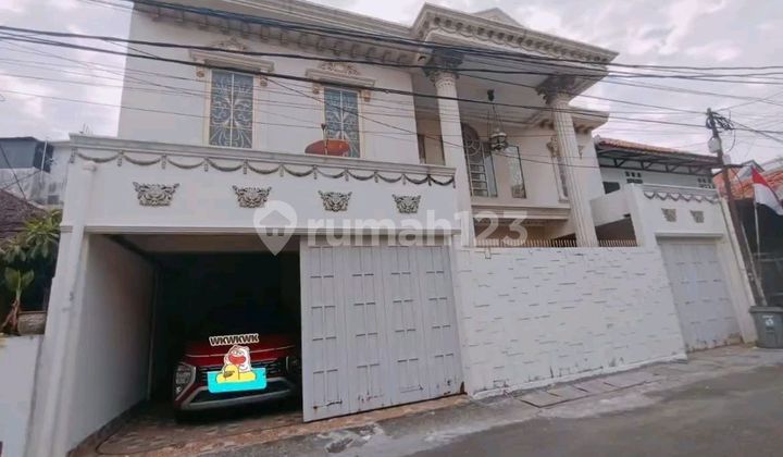 Rumah Siap Huni Pinggir Jalan di Tebet Utara Iii B - Dekat Kuliner & Akses Mudah"