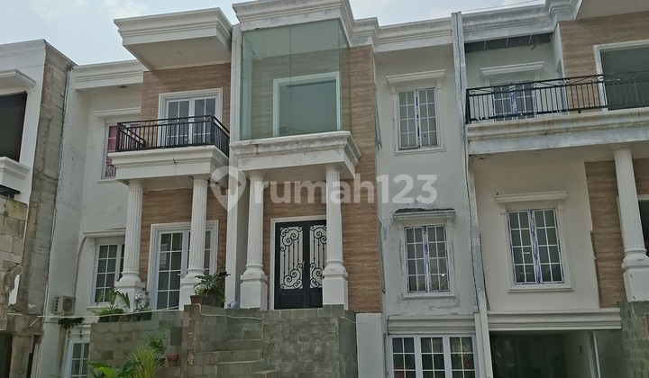 Townhouse Eksklusif 3 Lantai, Definisi Nyaman di Jakarta Selatan" 2