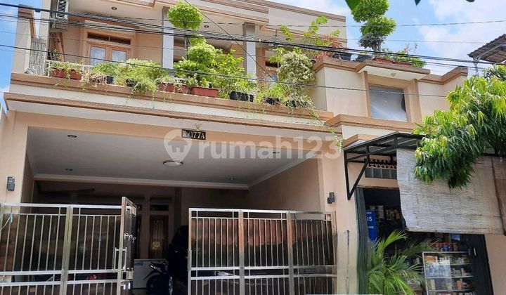 Lokasi Emas Jakarta Timur! Rumah Strategis di Utan Kayu Selatan, Bebas Macet ke Pusat Kota." Lokasi Emas Jakarta Timur! Rumah Strategis di Utan Kayu Selatan, Bebas Macet ke Pusat Kota."