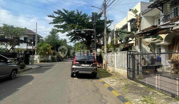 Comfortable Modern Design Residence in Strategic Location Pamulang - Flood-Free! 2